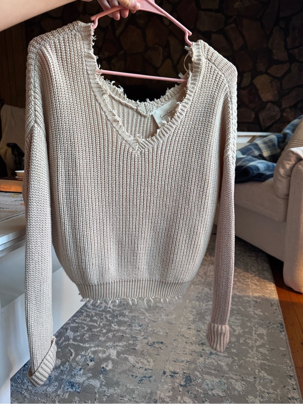Jessica Simpson Cream Frayed V-Neck Knit Sweater